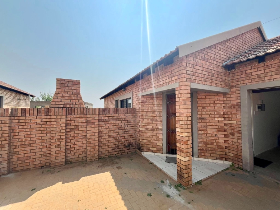 2 Bedroom Property for Sale in Meiringspark North West